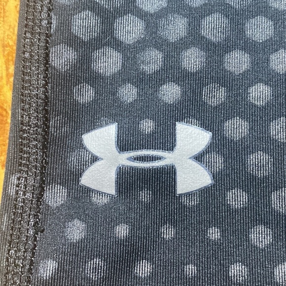 Under Armour Athletic Fitted Women’s Capri Leggings. Size Medium - Picture 2 of 5